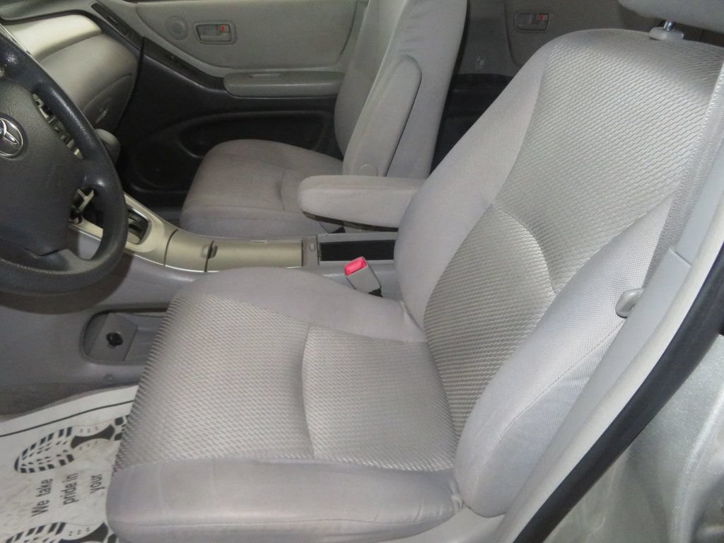 Used 2004 Toyota Highlander 4WD V6 image 16