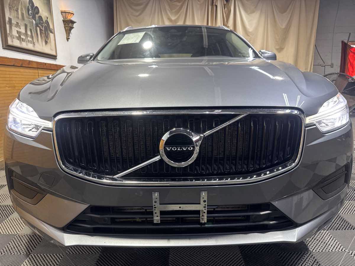 Used 2019 Volvo XC60 T6 Momentum w/ Multimedia Package AWD/4WD image 3