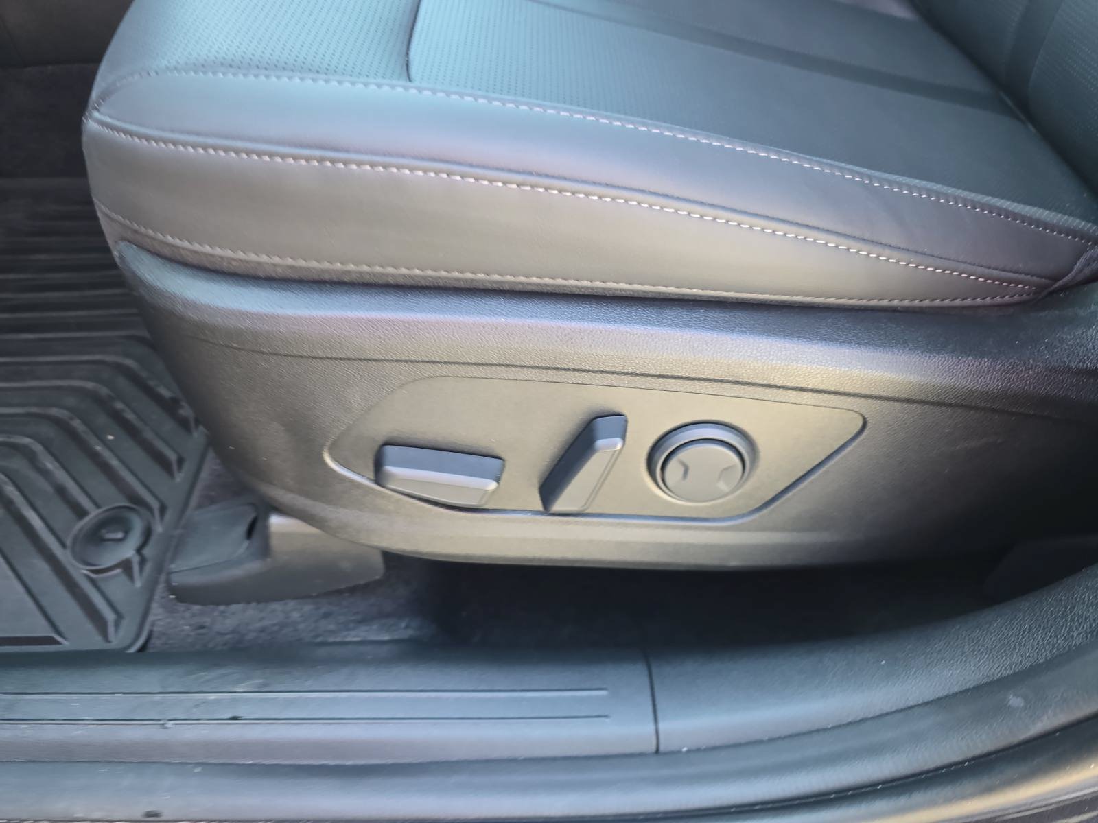 New 2026 Kia Sorento S w/ S Panoramic Sunroof Package FWD image 28
