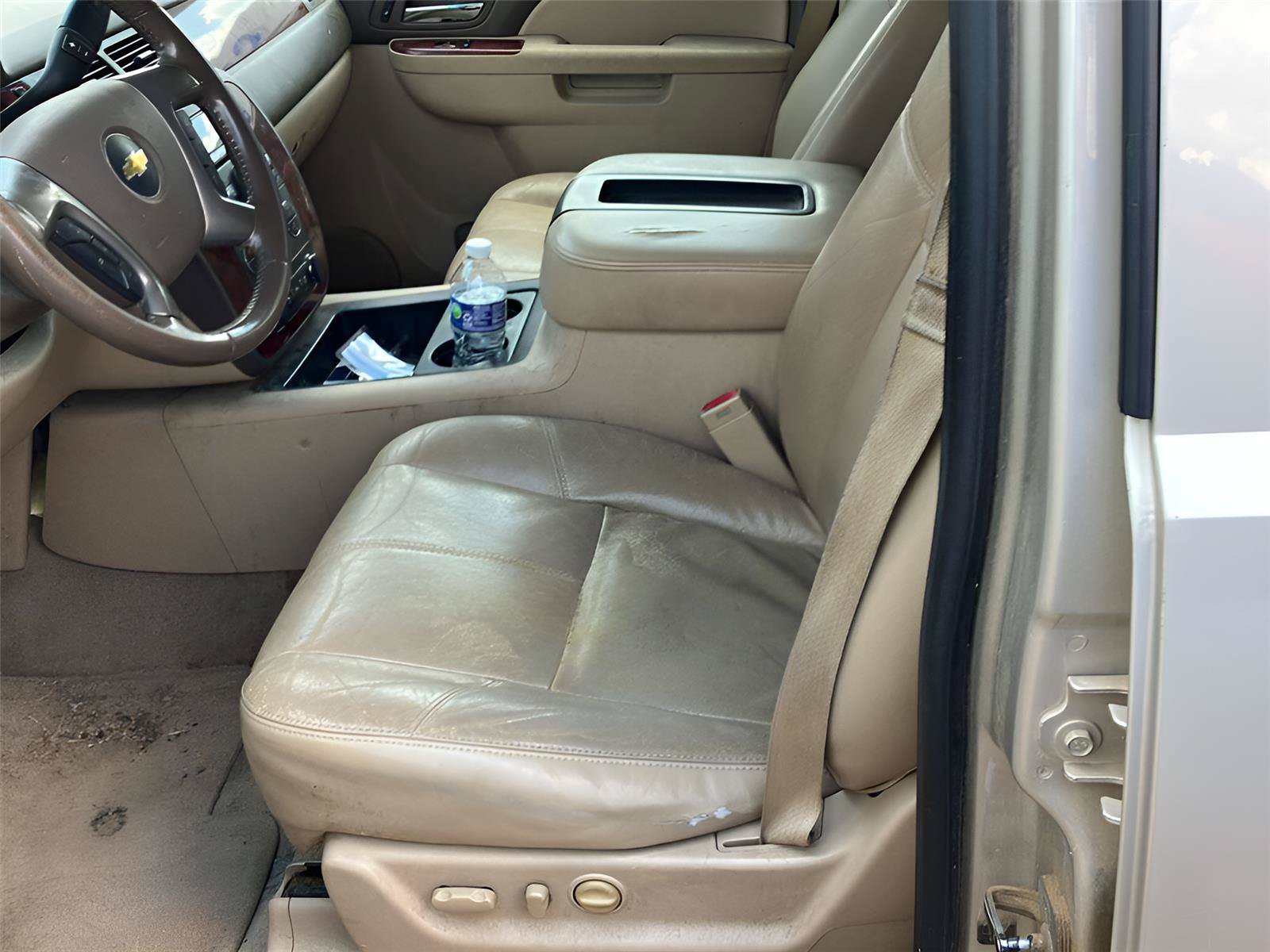 Used 2013 Chevrolet Suburban LT w/ Luxury Package RWD image 2