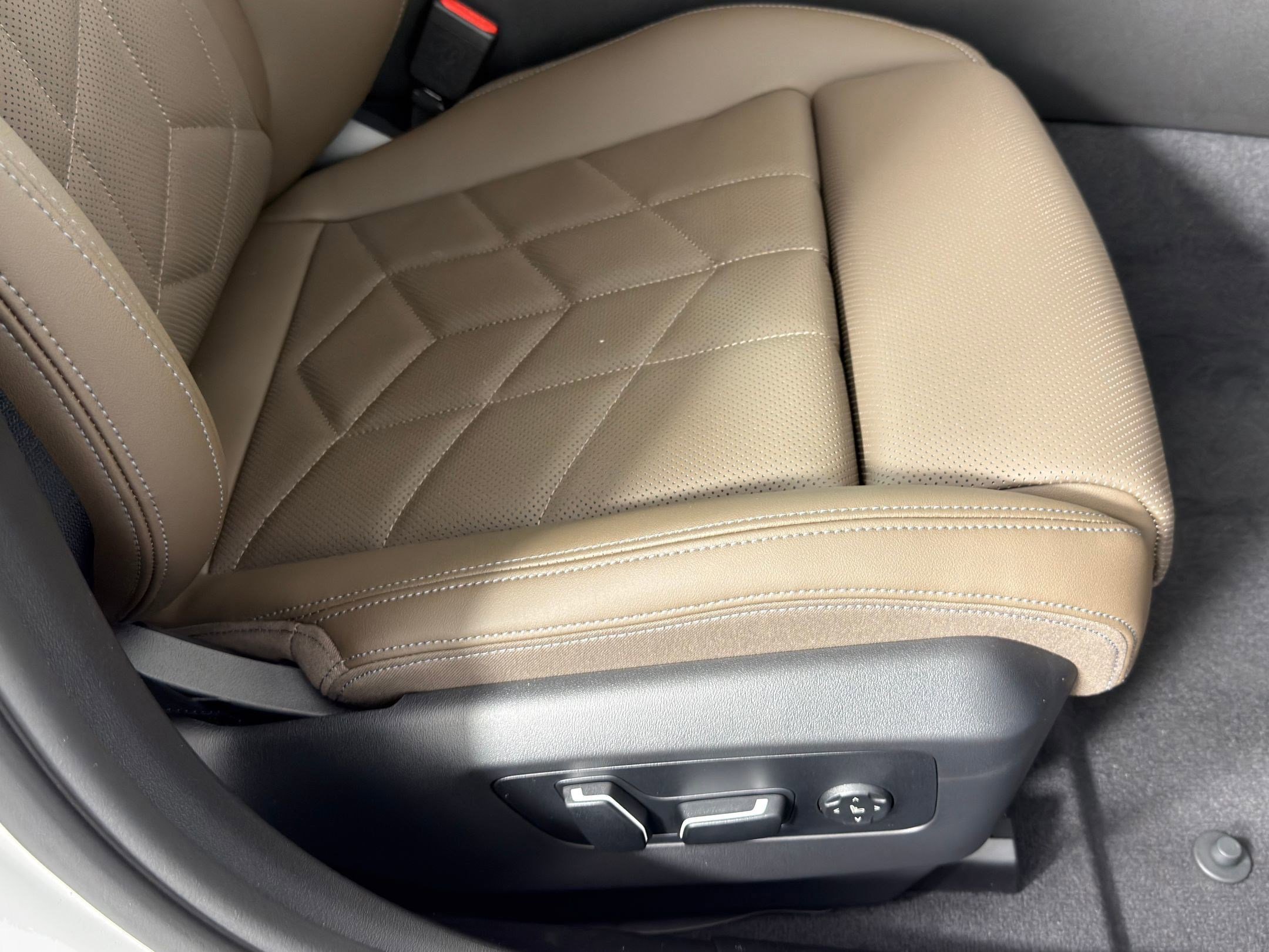 Used 2026 BMW 530i w/ Convenience Package RWD image 30