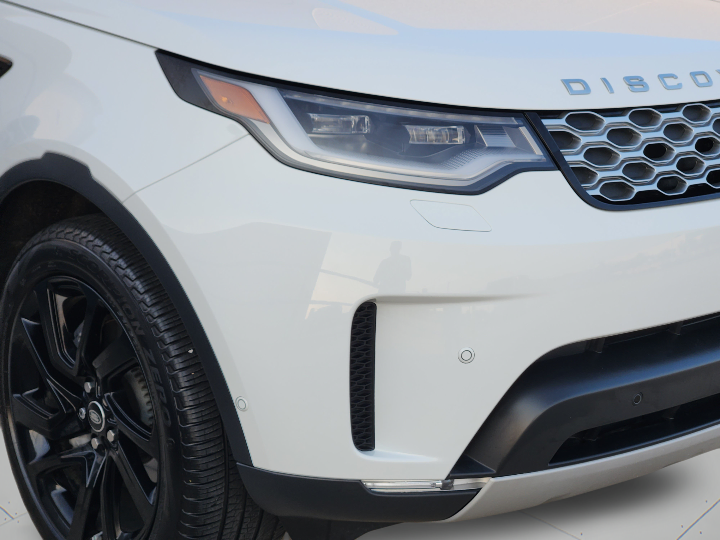 Certified 2025 Land Rover Discovery S AWD/4WD image 32