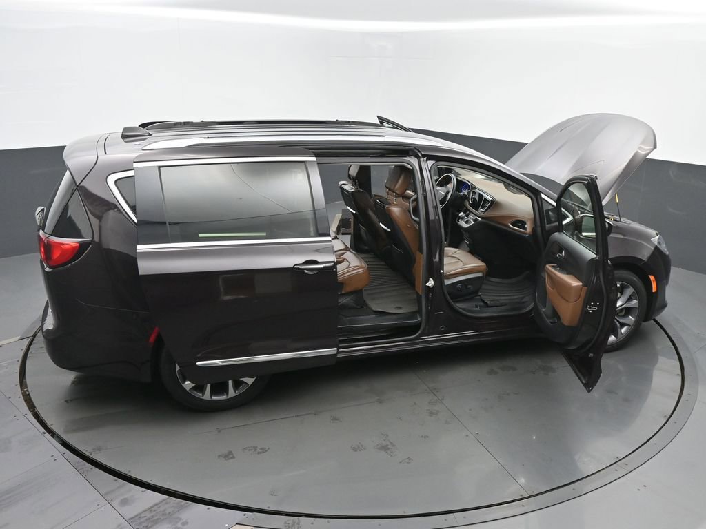 Used 2018 Chrysler Pacifica Limited image 65