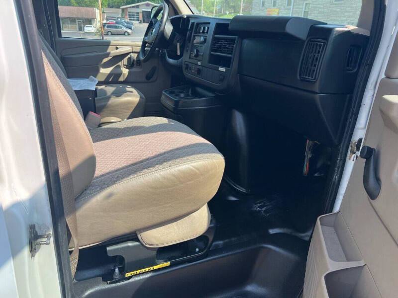 Used 2012 Chevrolet Express 2500 RWD image 7