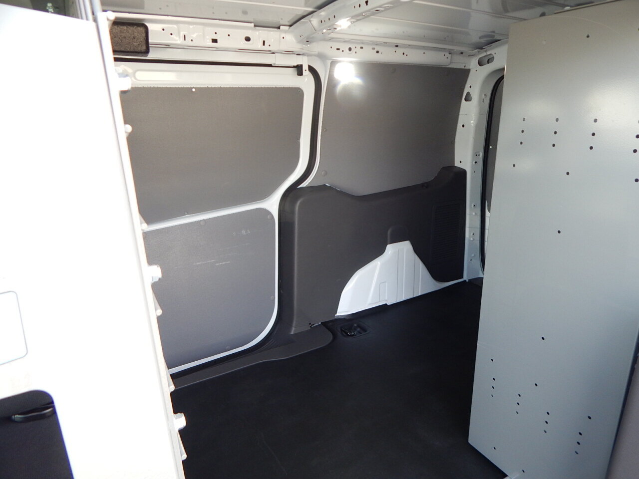 Used 2023 Ford Transit Connect XL FWD image 16