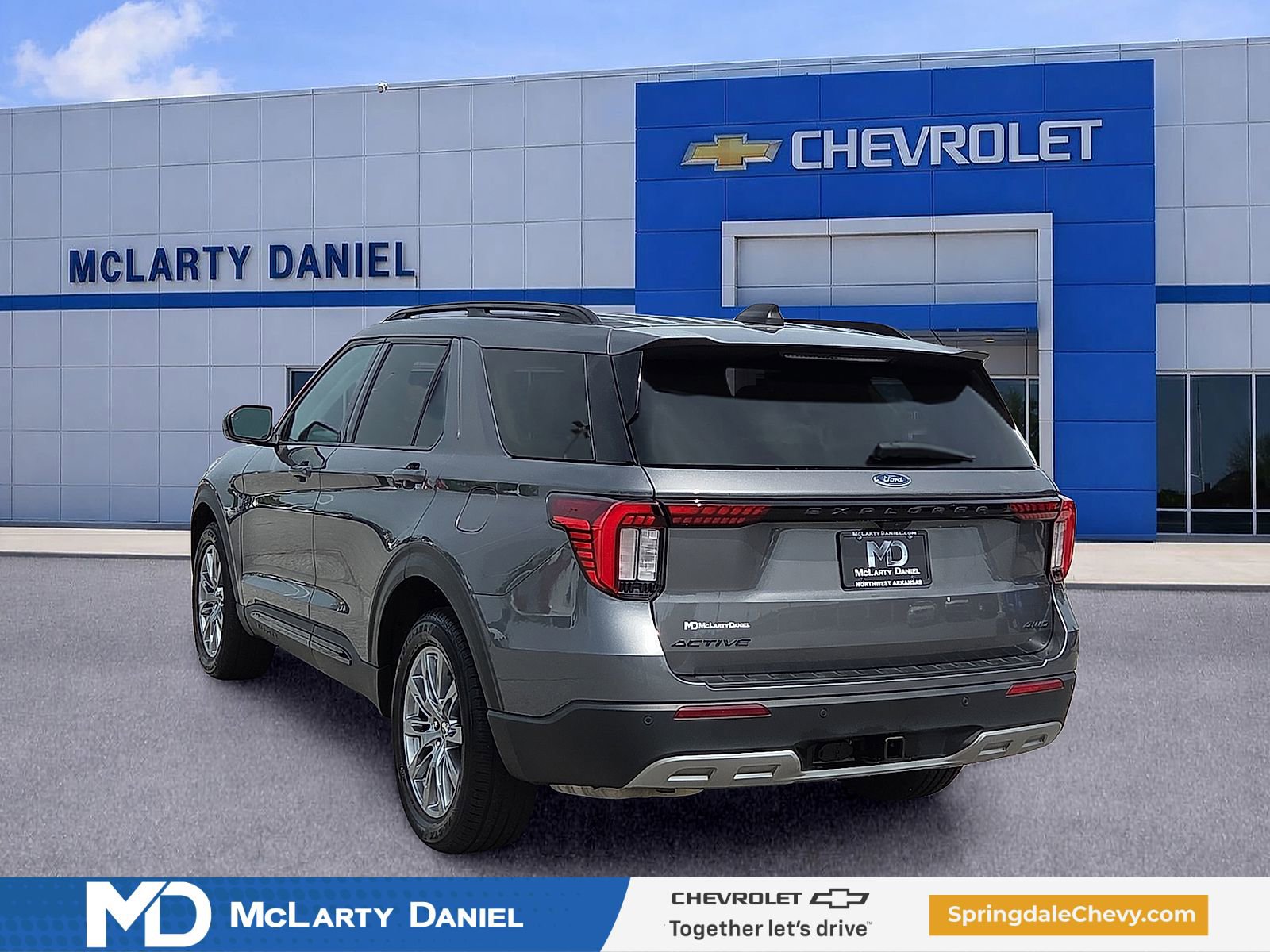 Used 2025 Ford Explorer Active w/ Active Comfort Package AWD/4WD image 4