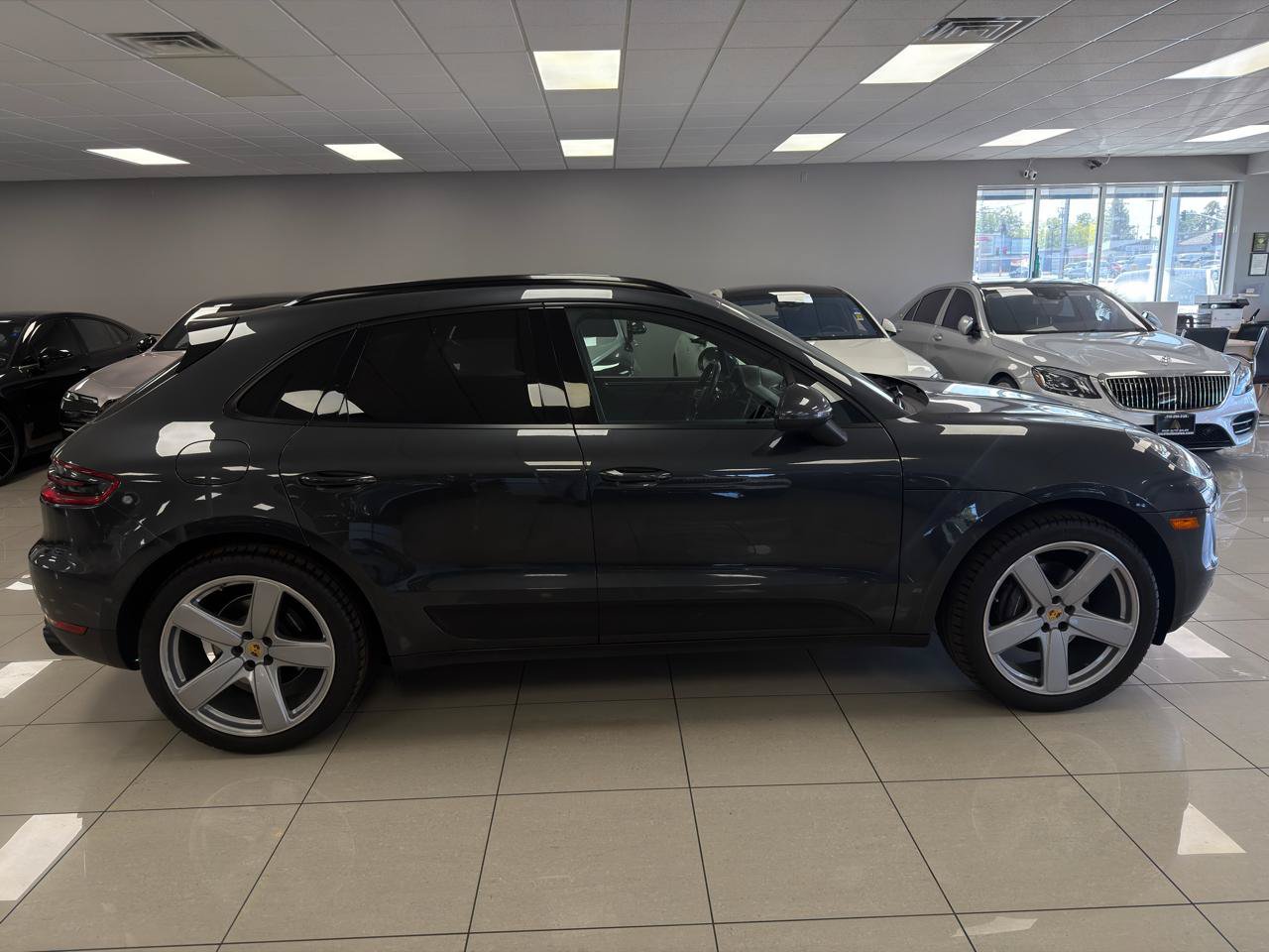 Used 2018 Porsche Macan AWD/4WD image 9
