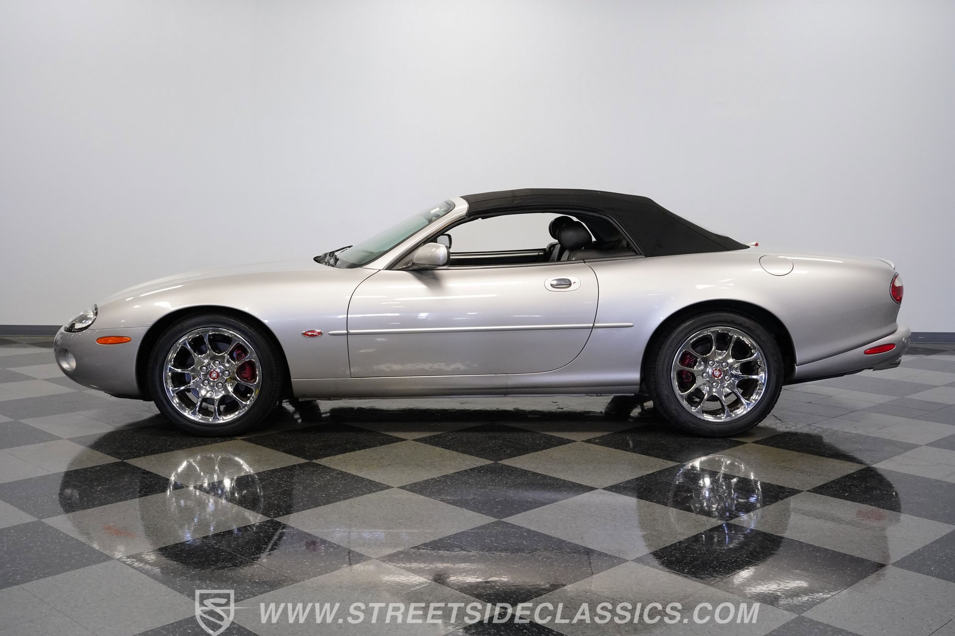 Used 2001 Jaguar XK8 Convertible image 2