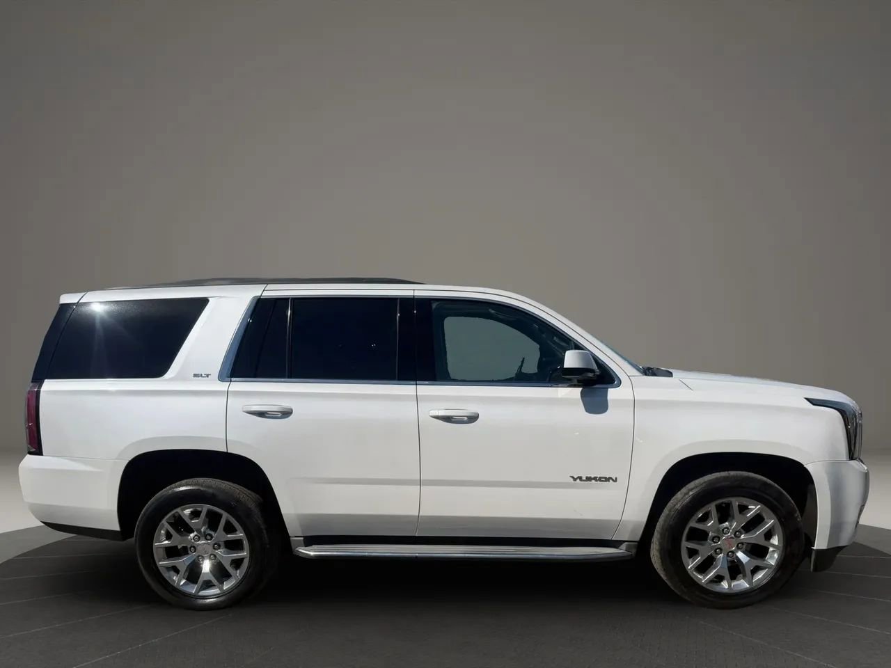 Used 2019 GMC Yukon SLT w/ Open Road Package AWD/4WD image 3