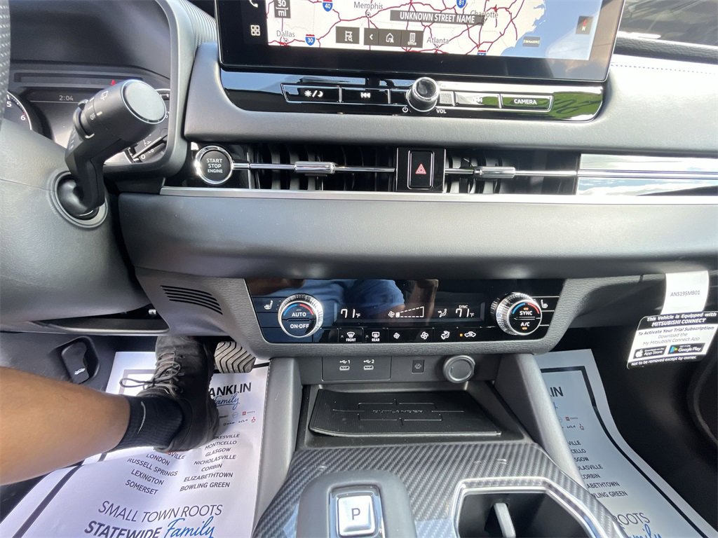 New 2025 Mitsubishi Outlander SE image 19