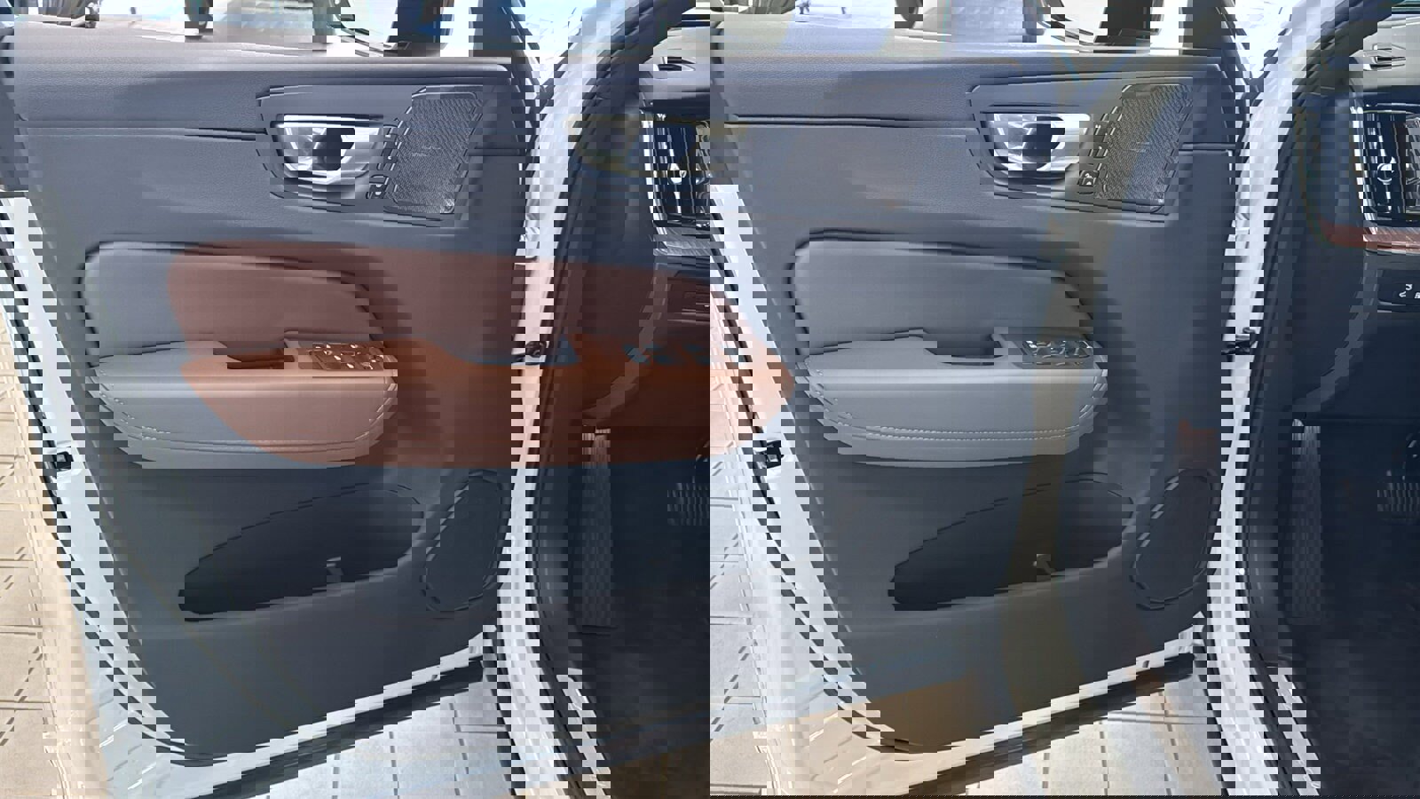 Used 2024 Volvo XC60 T8 Plus w/ Climate Package AWD/4WD image 21