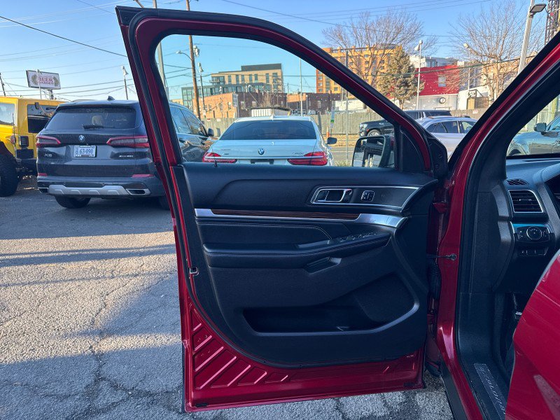 Used 2017 Ford Explorer Limited image 10
