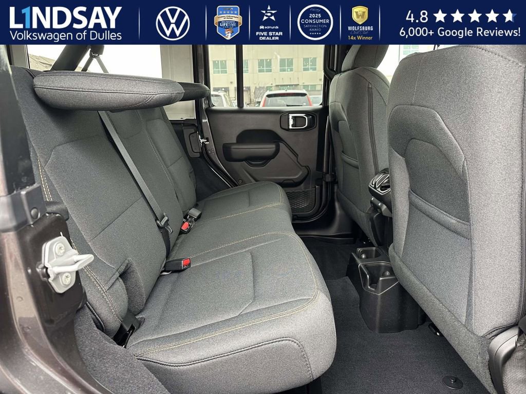 Used 2025 Jeep Wrangler Willys image 12