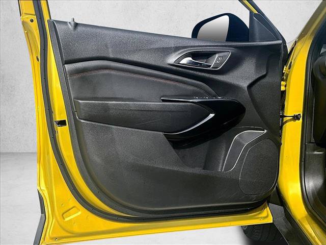 Used 2025 Chevrolet Trax RS FWD image 18