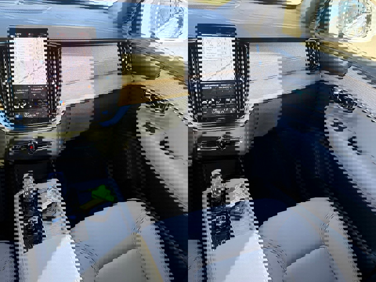 New 2025 Volvo XC90 T8 Plus w/ Protection Package Premier image 13