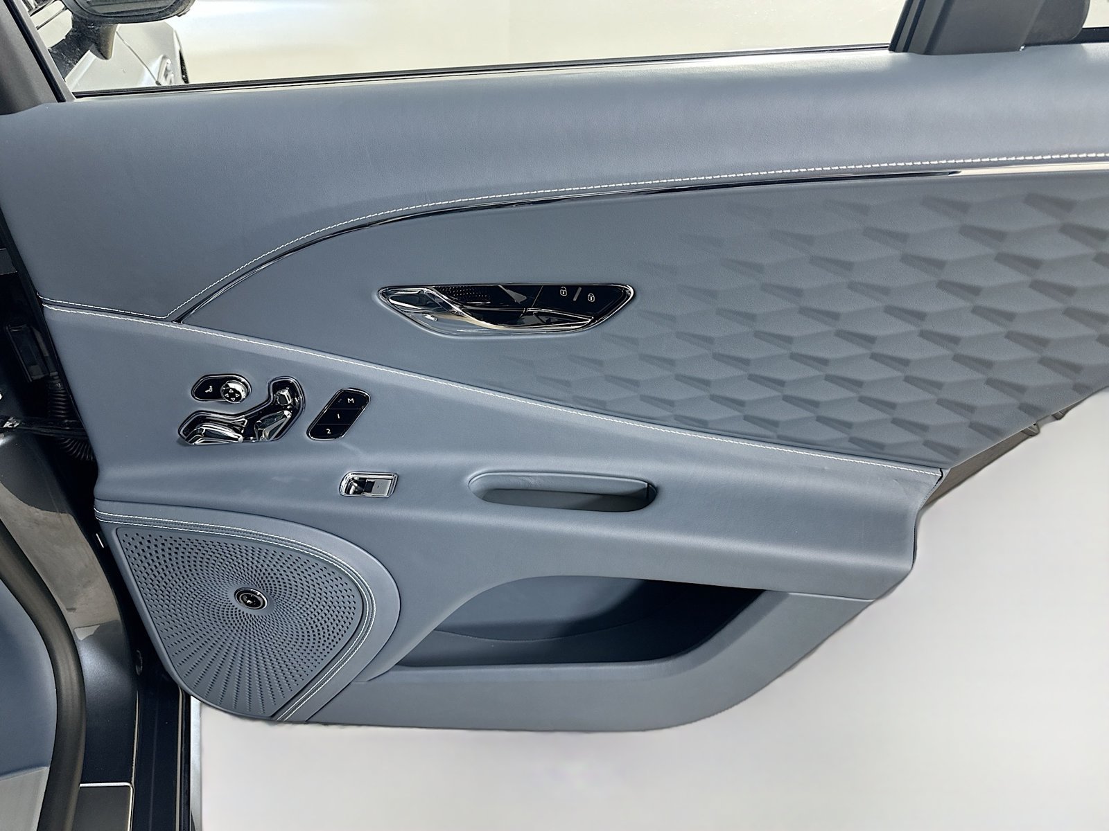 New 2026 Bentley Flying Spur Plug-In Hybrid AWD/4WD image 46