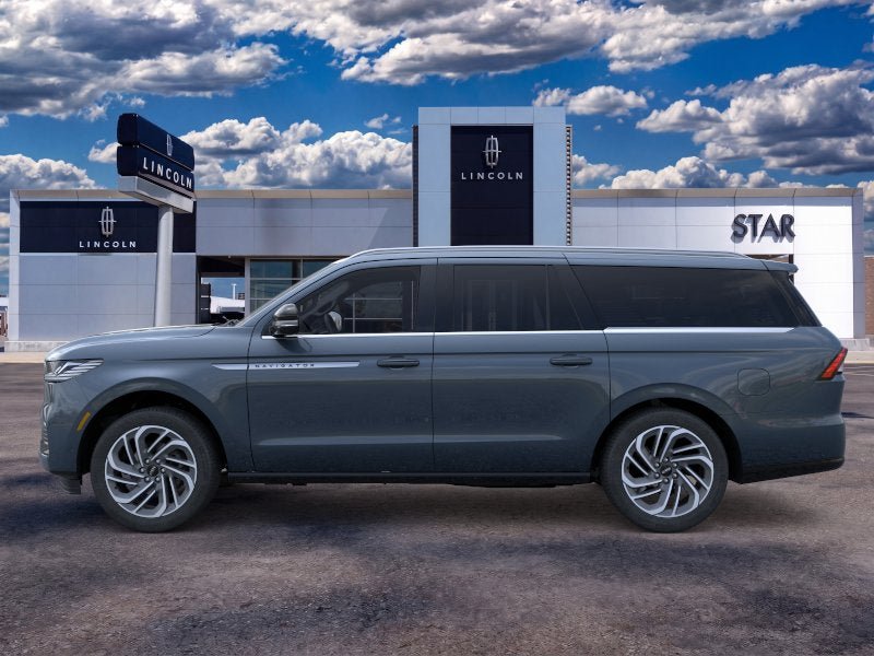 New 2026 Lincoln Navigator L Reserve AWD/4WD image 3