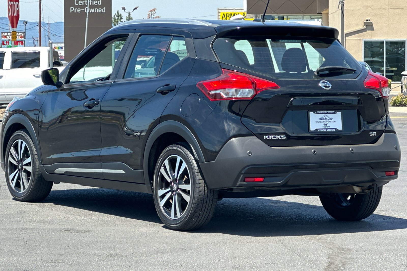Used 2020 Nissan Kicks SR FWD image 6