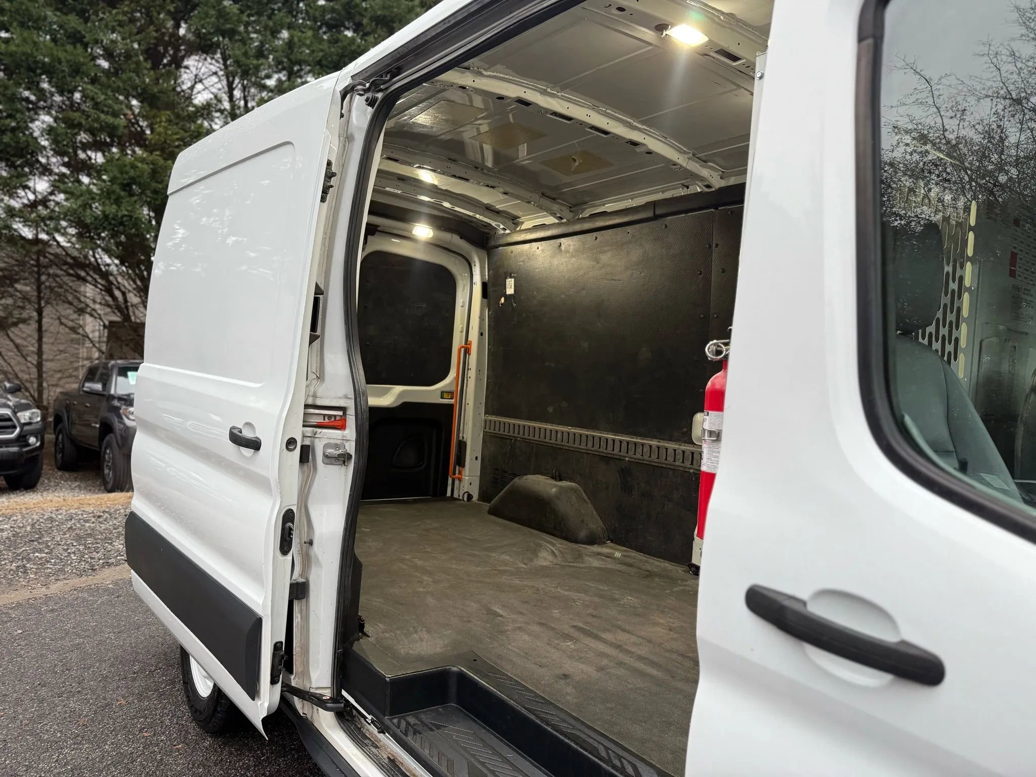 Used 2018 Ford Transit 150 148 Medium Roof image 20