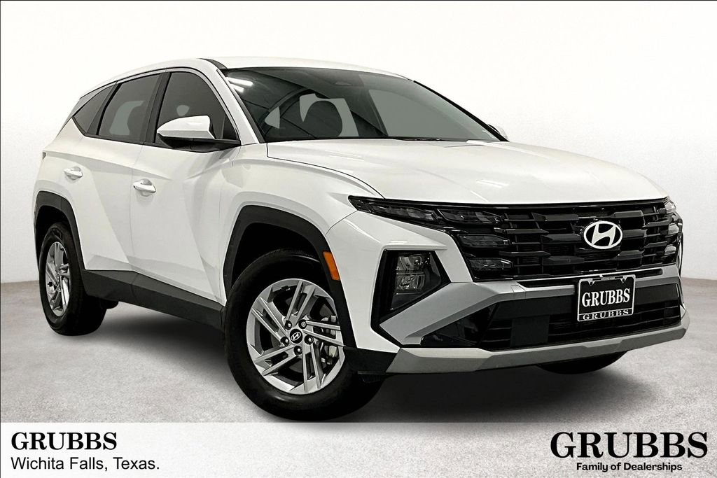 Used 2025 Hyundai Tucson SE image 1
