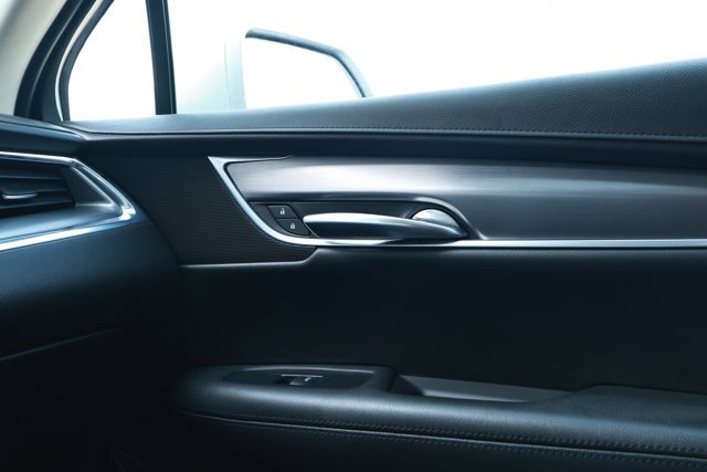 Used 2018 Cadillac XT5 Premium Luxury FWD image 32