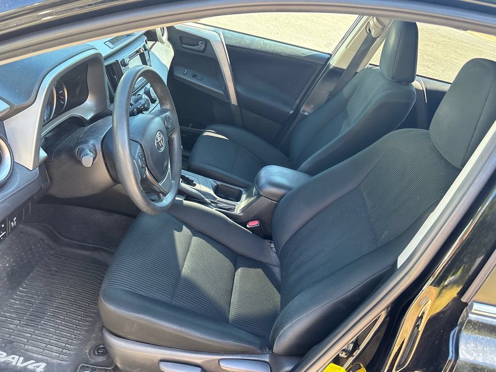 Used 2016 Toyota RAV4 LE AWD/4WD image 16