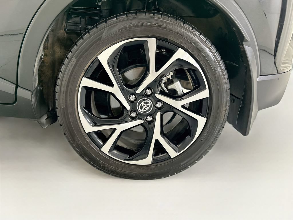Used 2020 Toyota C-HR XLE FWD image 29