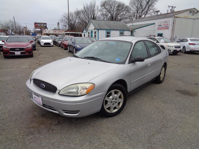 Used 2004 Ford Taurus LX image 1