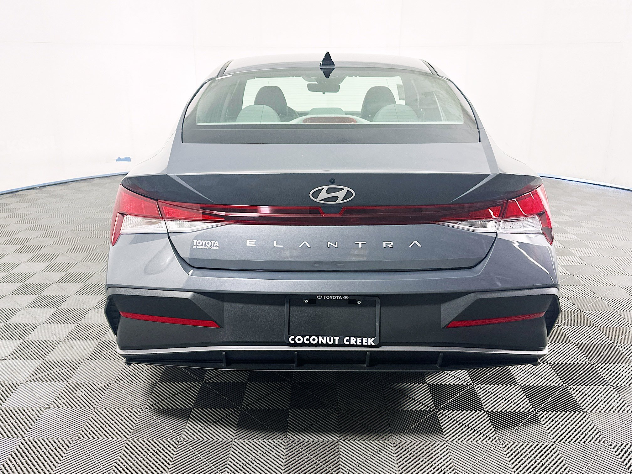 Used 2024 Hyundai Elantra SE FWD image 4