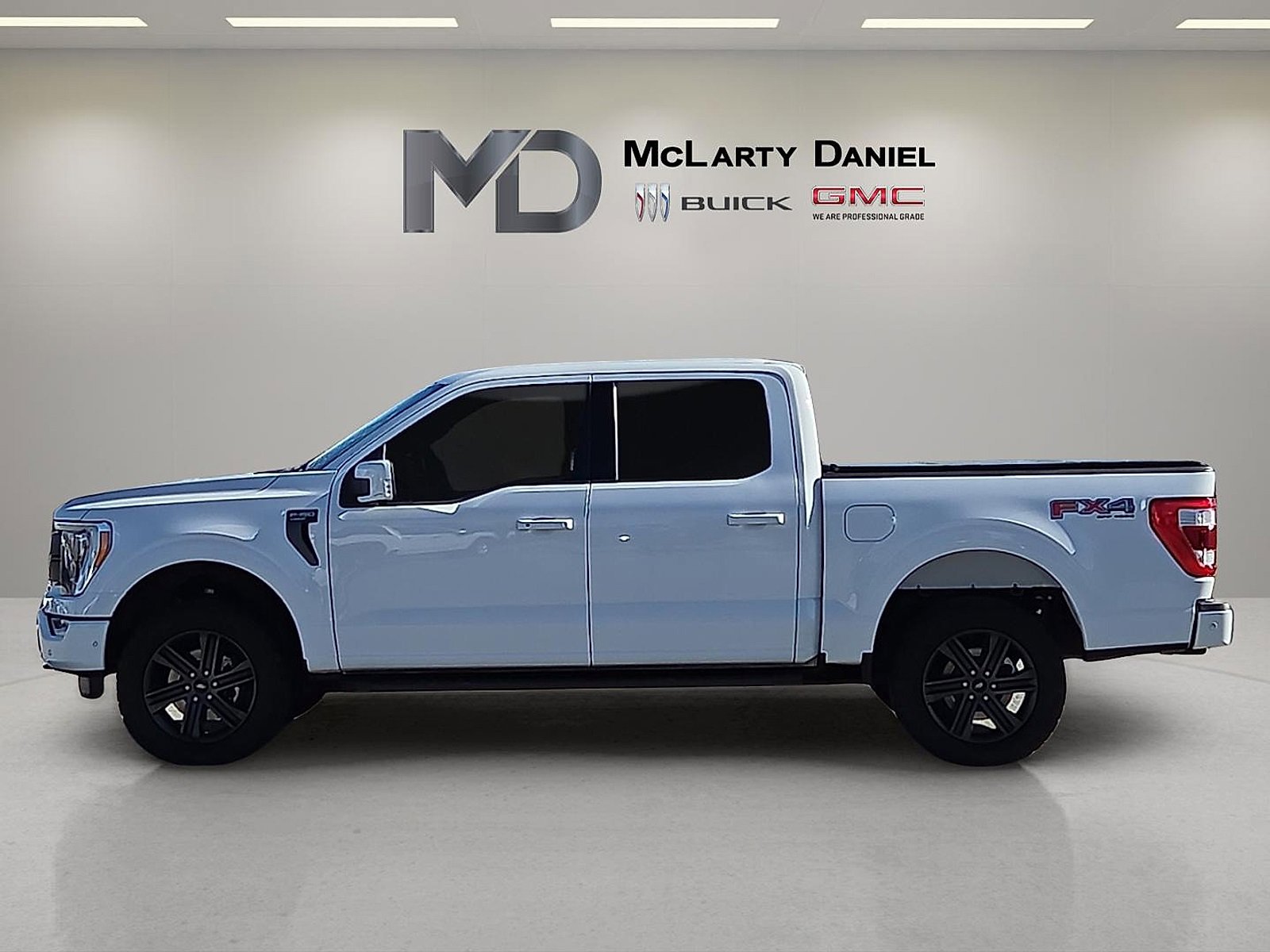 Used 2022 Ford F150 Lariat w/ Equipment Group 502A High image 3