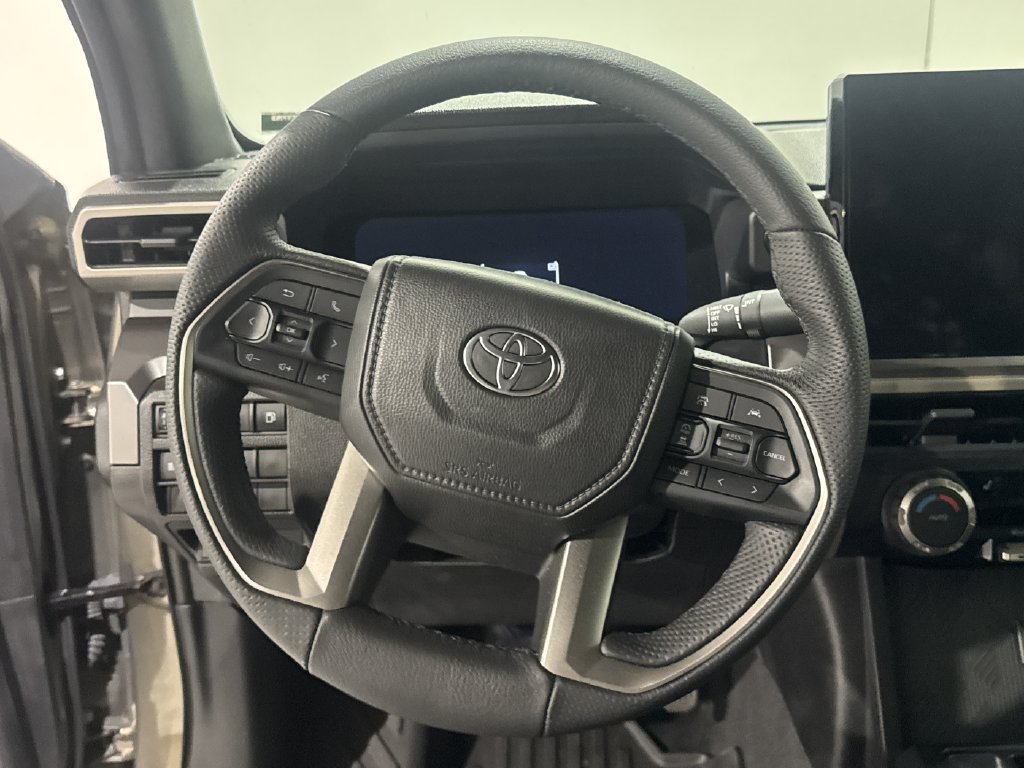 Used 2025 Toyota Tacoma TRD Off-Road AWD/4WD image 5