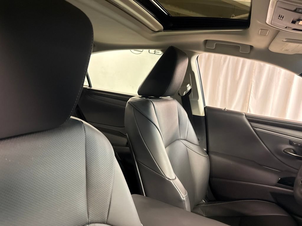Used 2023 Lexus ES 350 w/ Premium Package FWD image 11