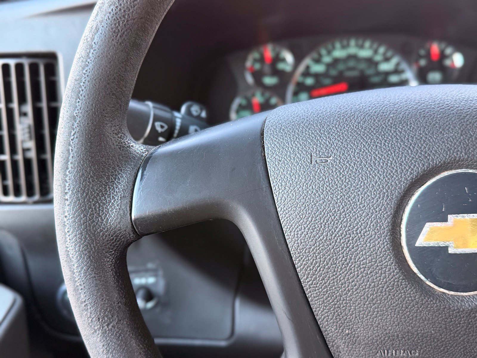 Used 2015 Chevrolet Express 2500 RWD image 24
