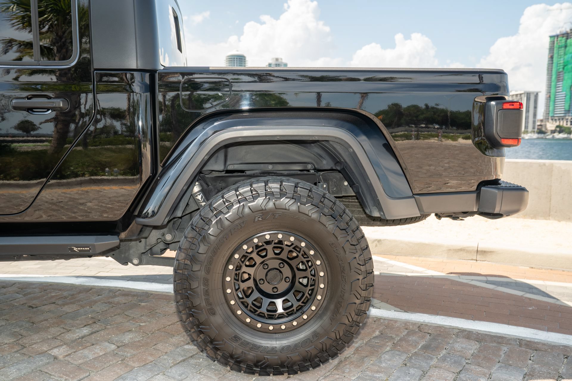 Used 2021 Jeep Gladiator Sport AWD/4WD image 15