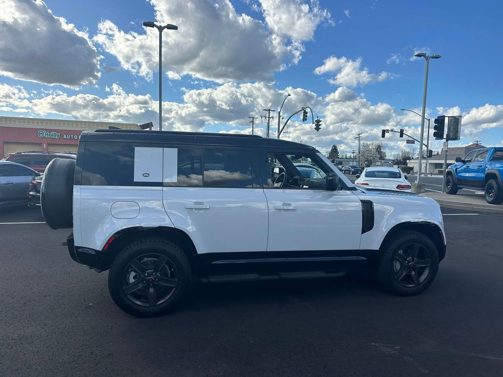Used 2023 Land Rover Defender 110 X-Dynamic SE image 4