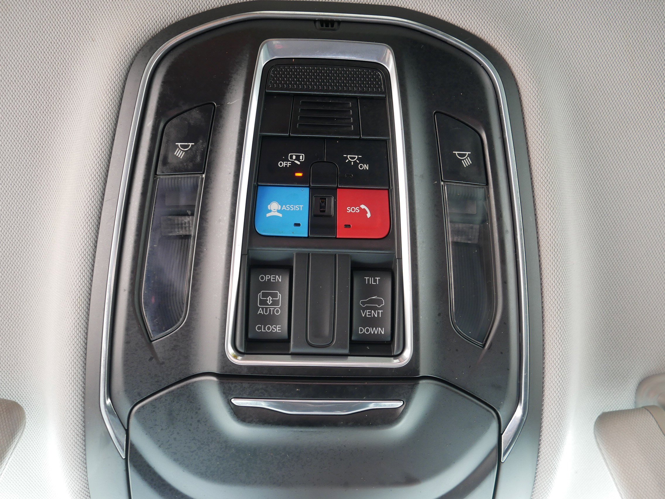 Used 2023 Jeep Grand Cherokee Laredo image 32