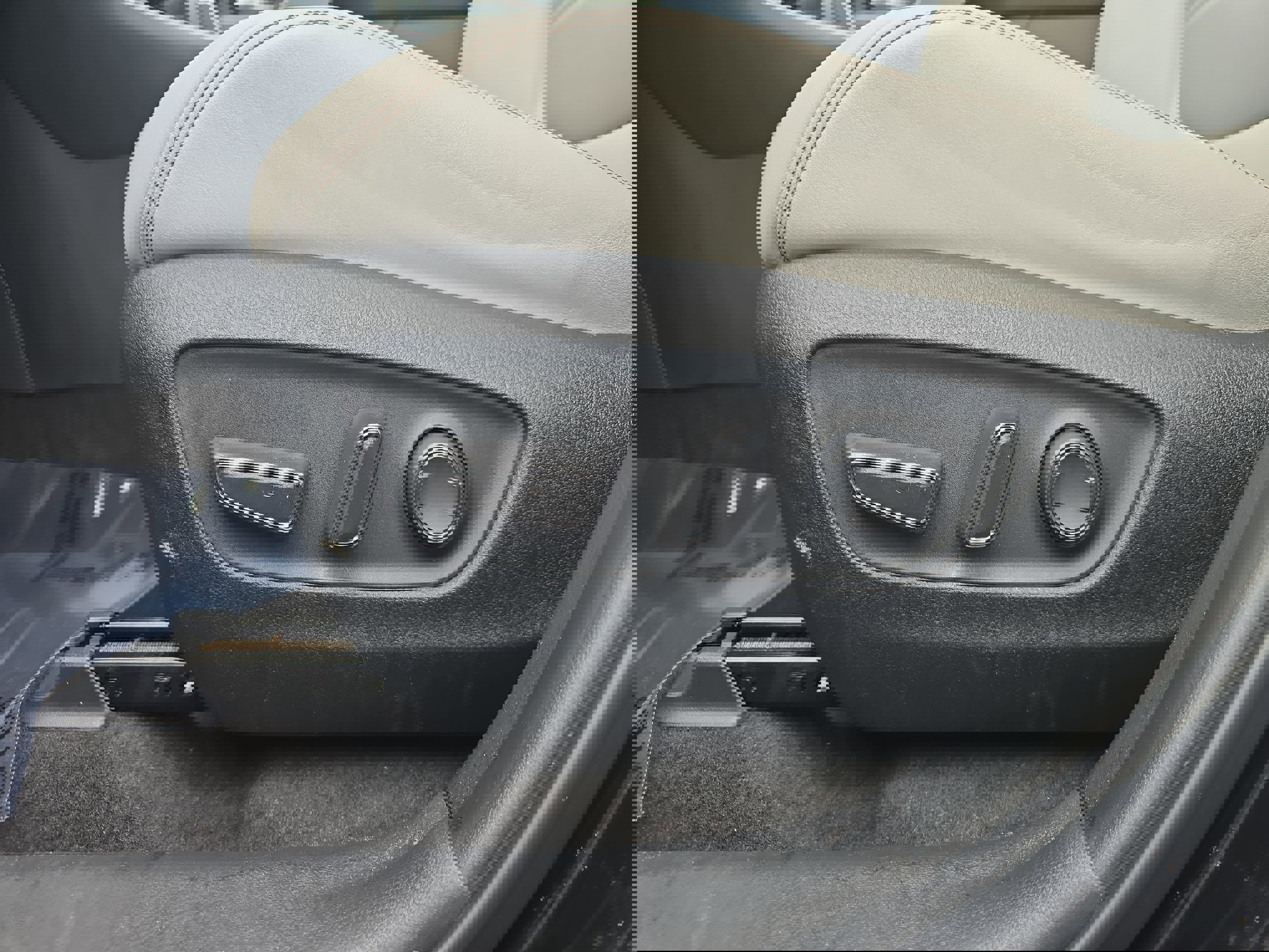 Used 2023 Toyota RAV4 XLE Premium image 30