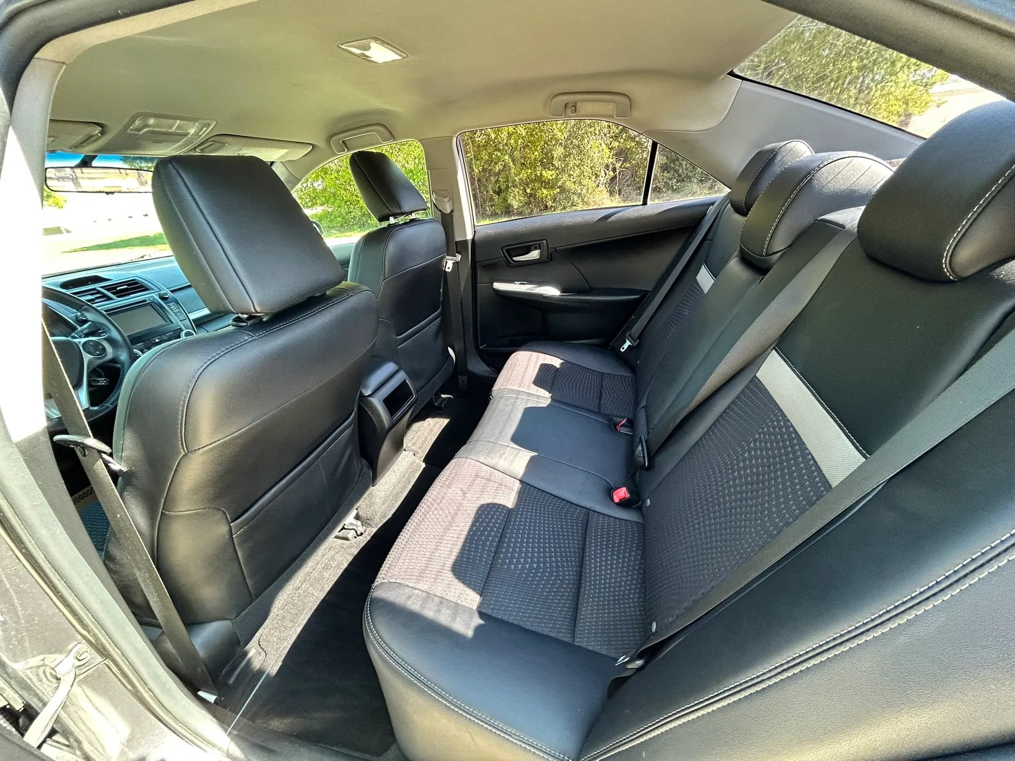 Used 2014 Toyota Camry SE FWD image 13