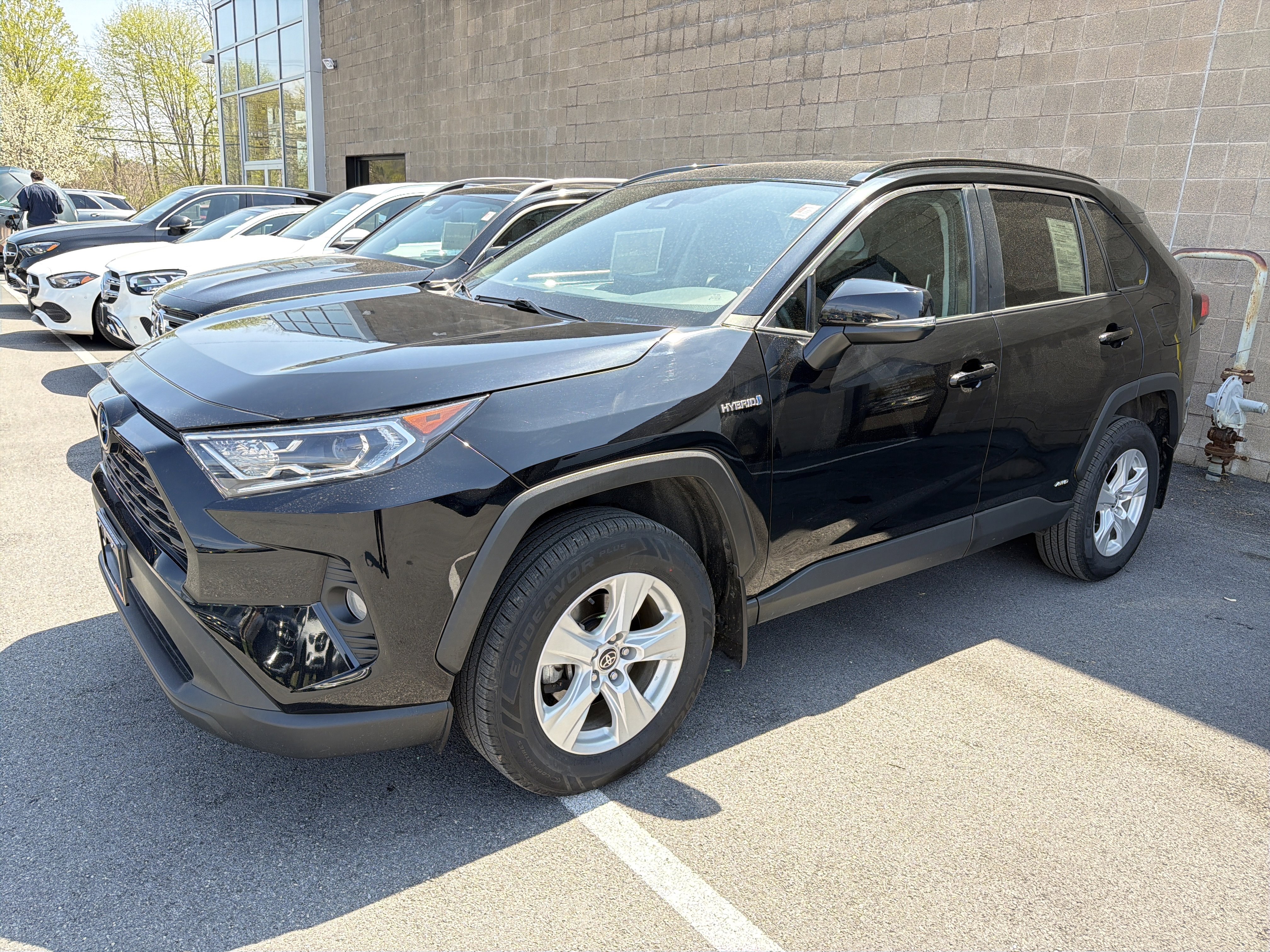 Used 2021 Toyota RAV4 XLE w/ XLE Grade Weather Package AWD/4WD image 4