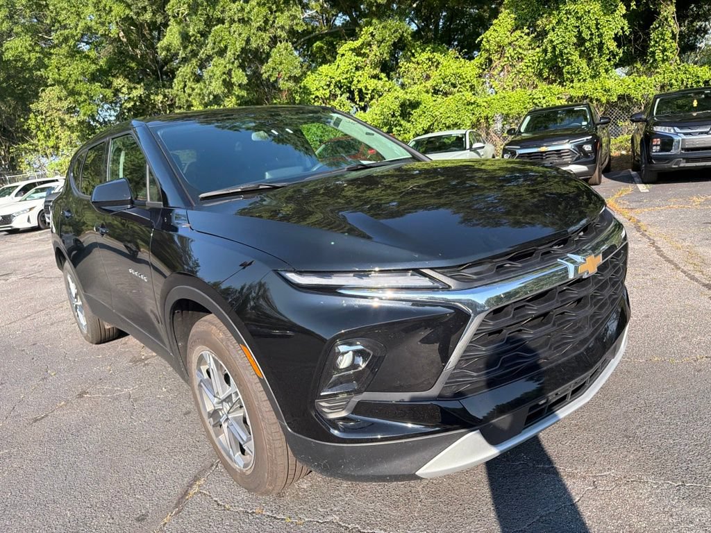 Used 2025 Chevrolet Blazer LT FWD image 3