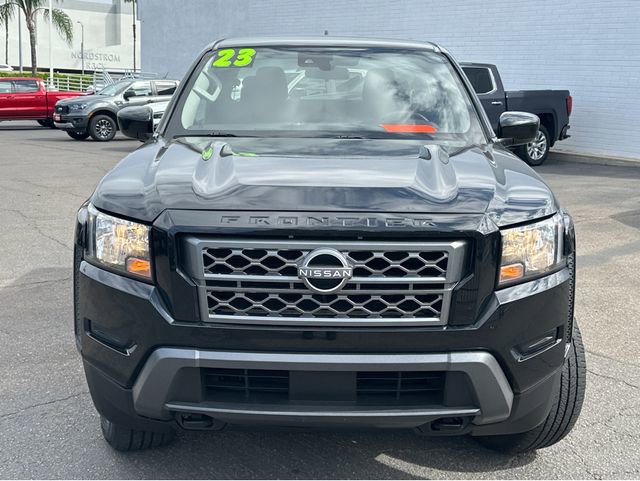 Used 2023 Nissan Frontier SV image 2