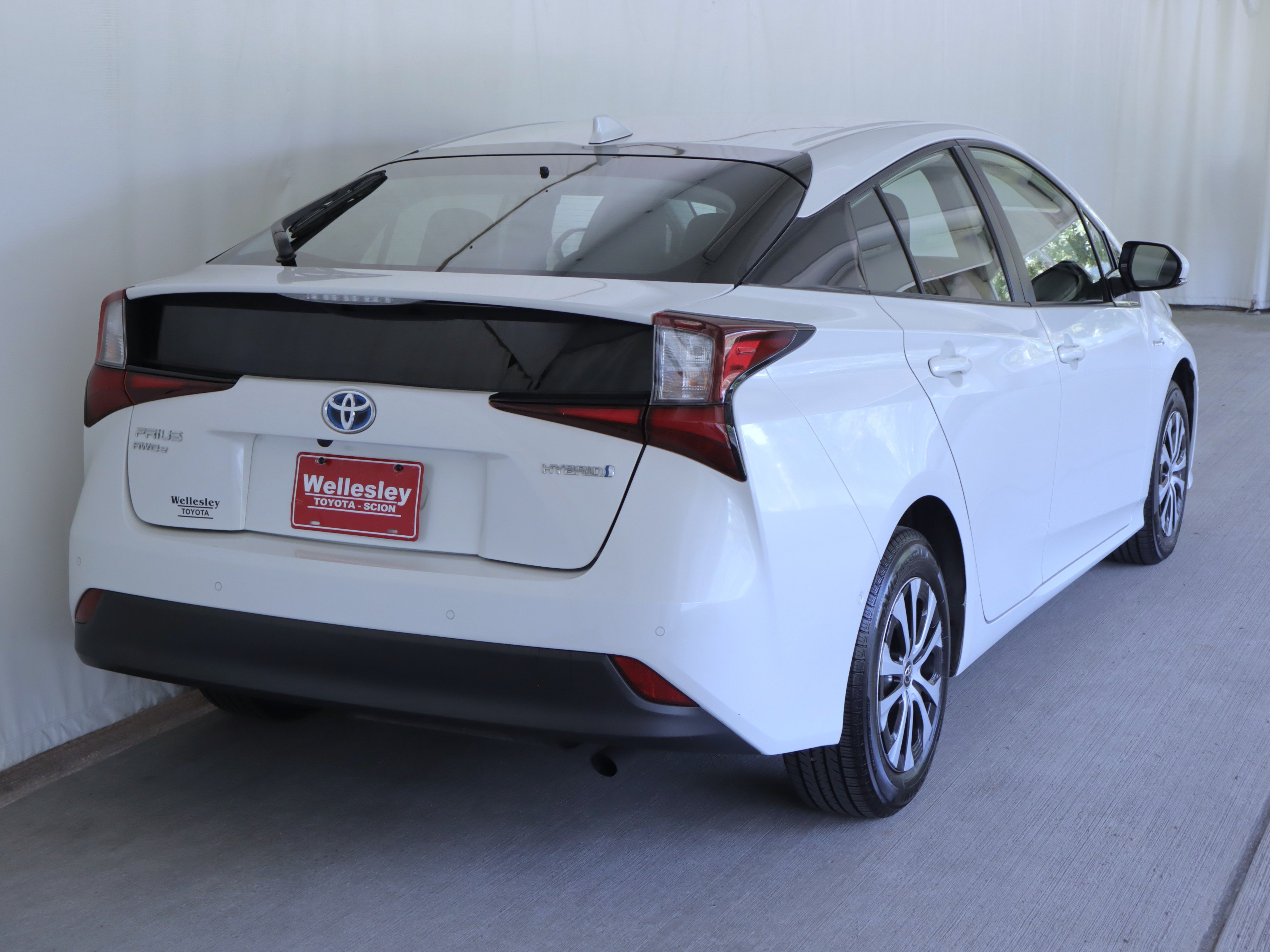 Used 2019 Toyota Prius AWD image 6