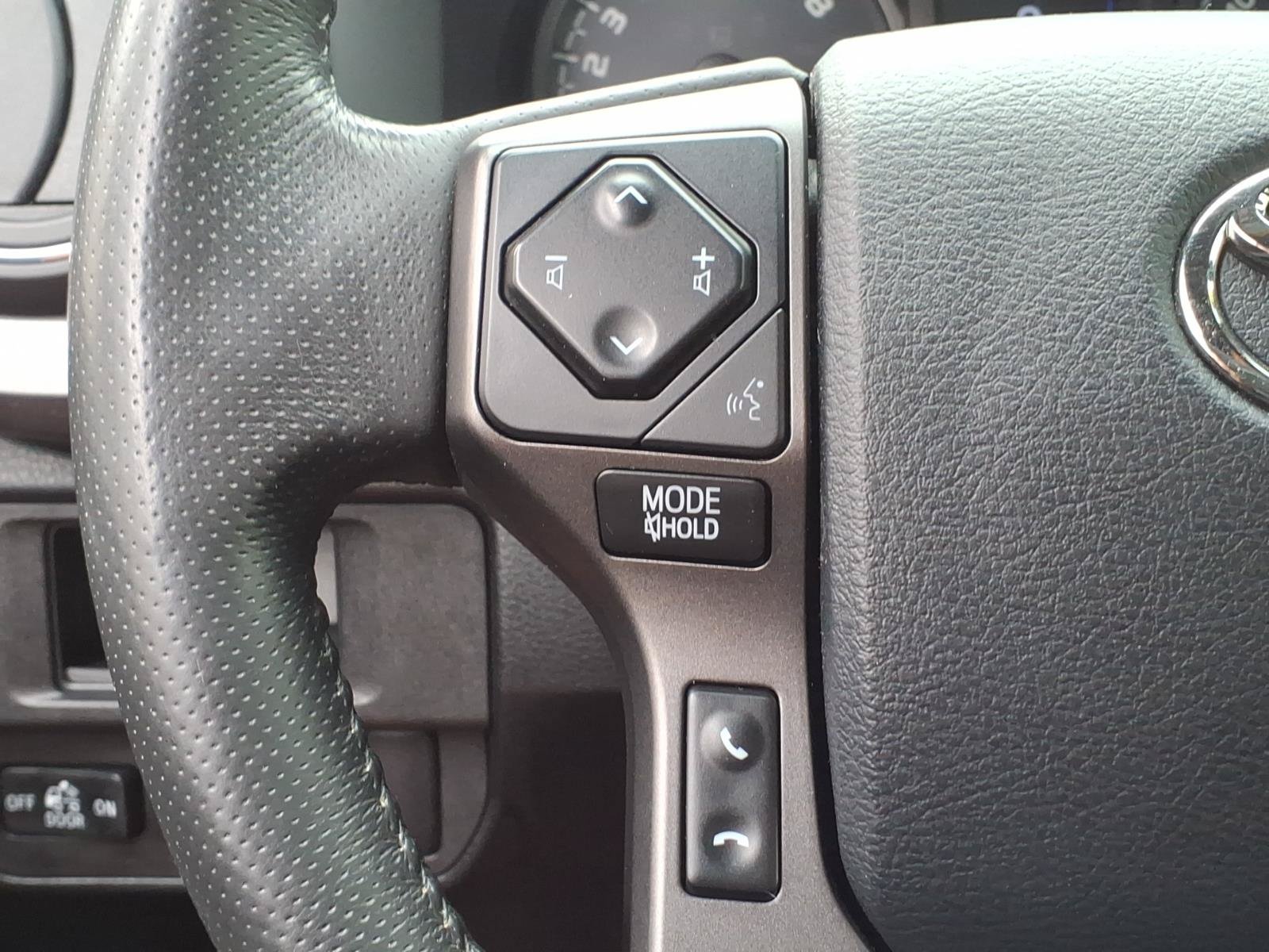 Used 2019 Toyota Tacoma TRD Sport AWD/4WD image 30