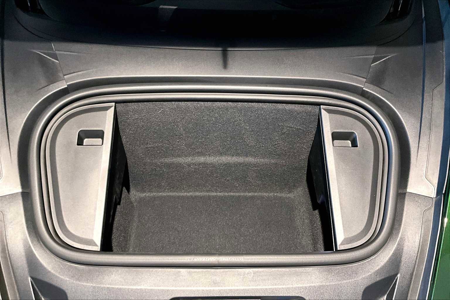 Used 2025 Porsche Taycan image 24