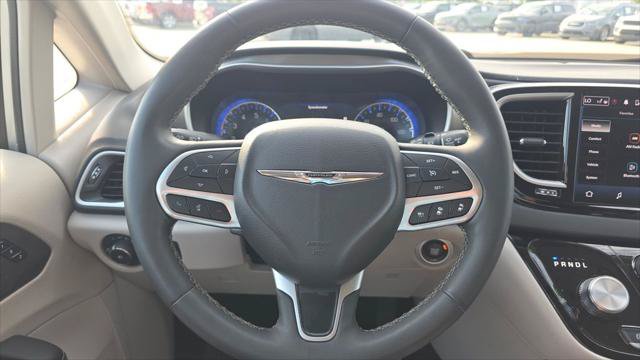 Certified 2024 Chrysler Pacifica Touring-L FWD image 31