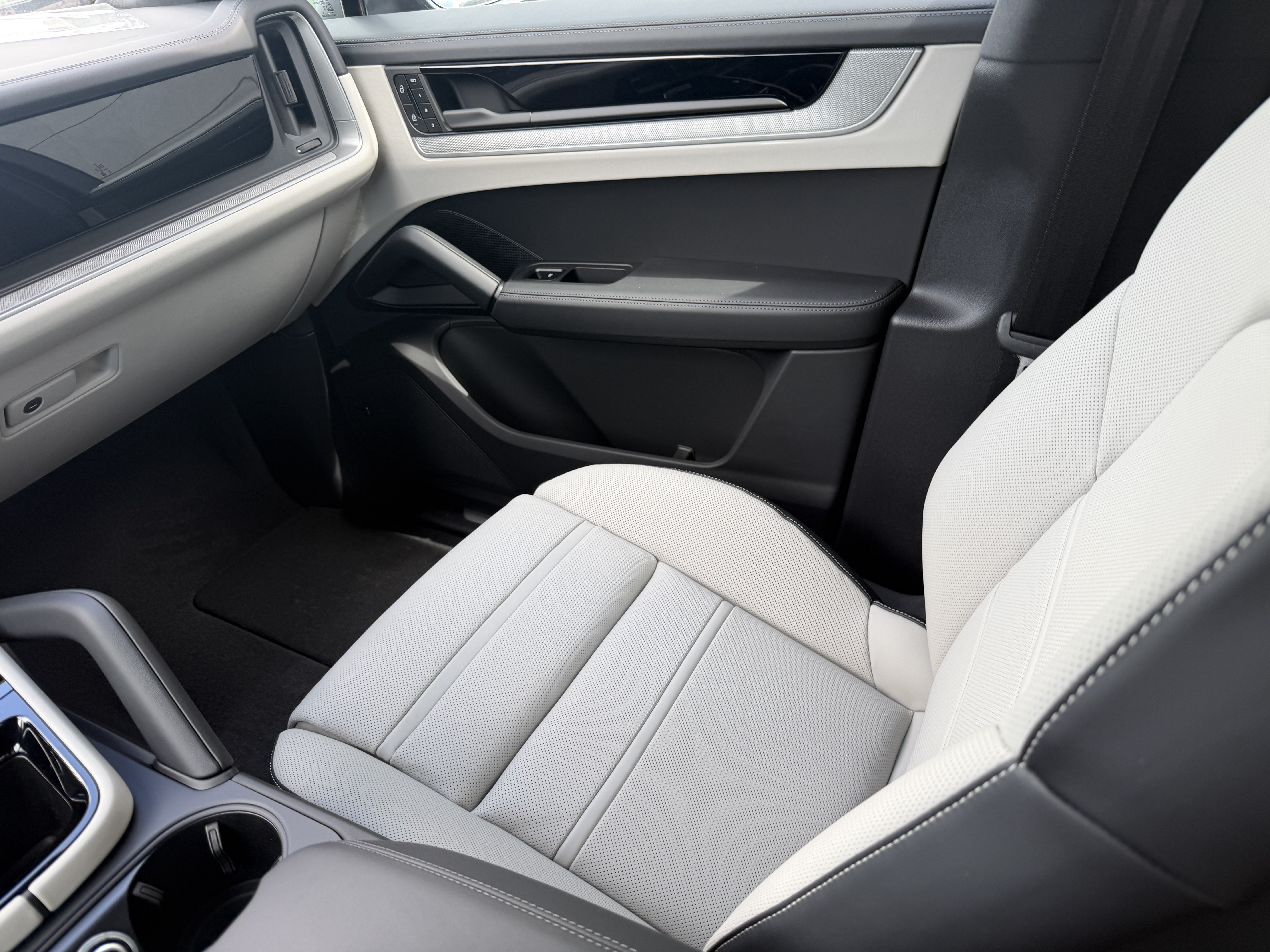 New 2026 Porsche Cayenne S AWD/4WD image 19
