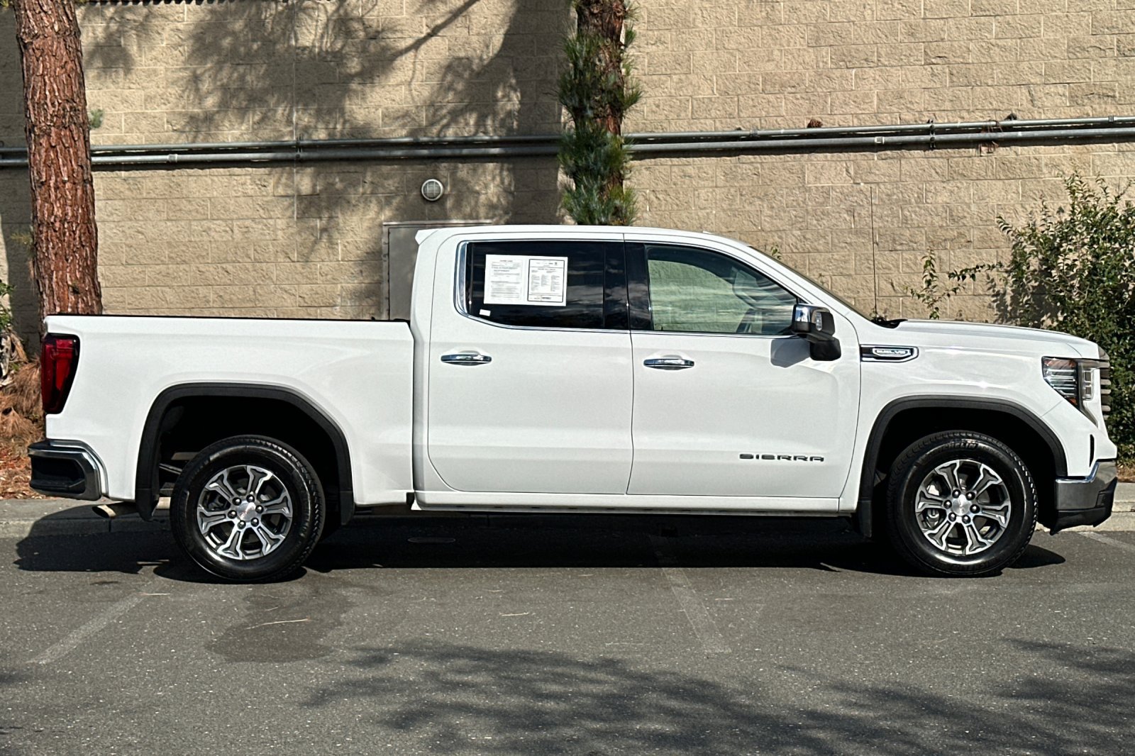 Used 2026 GMC Sierra 1500 SLT RWD image 2