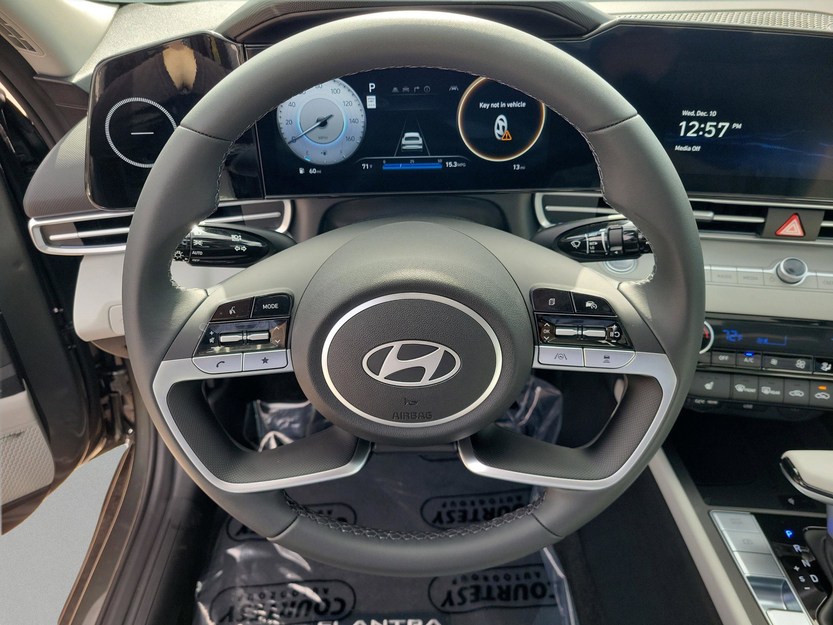 New 2026 Hyundai Elantra Limited FWD image 9