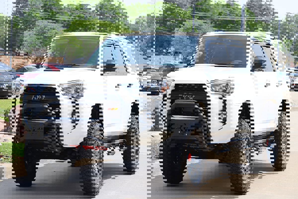 Used 2023 Toyota 4Runner SR5 Premium image 4