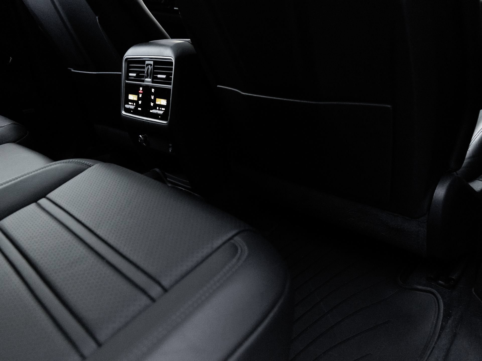 Certified 2022 Porsche Cayenne Coupe AWD/4WD image 32